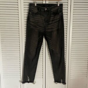 Black Ankle Cropped Jeans with Distressed Hem